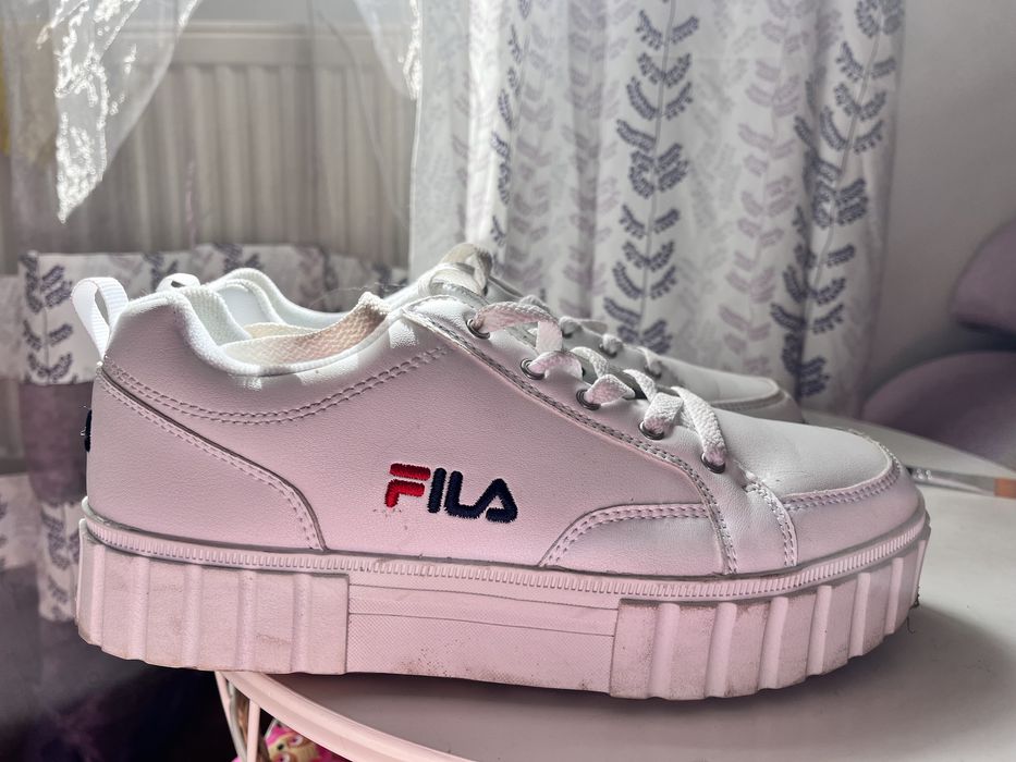 Білі кросівки 40р