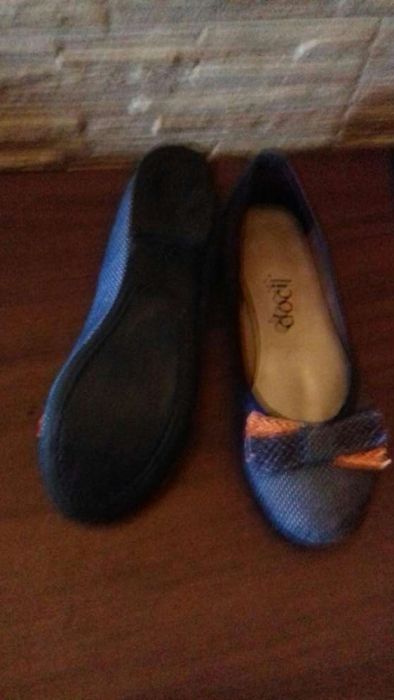 Sapatos de menina n.32 novos.