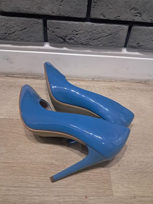 Szpilki niebieskie roz.40 Sergio Leone