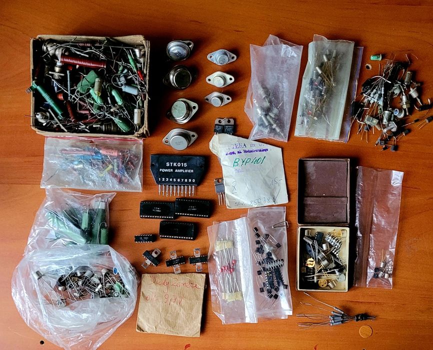 Różne stare(nowe) części elektroniczne około 700 elementów l. 70-80-te