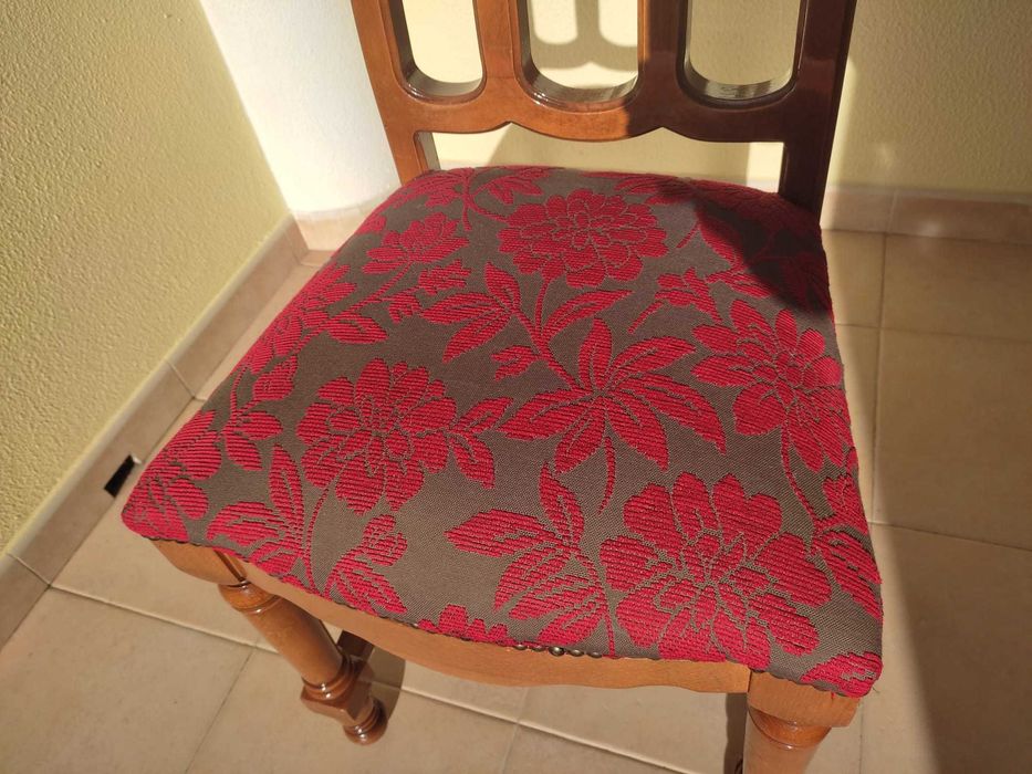 5 cadeiras em bom estado