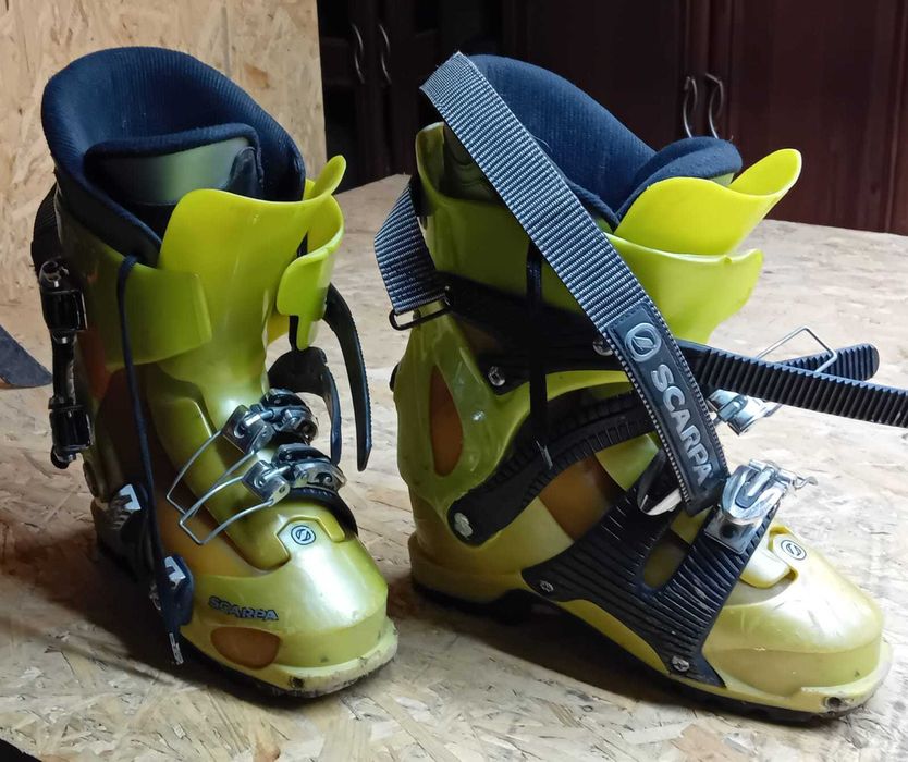 Buty narciarskie skitury buty skiturowe 41/42 skorupa 305mm + narty