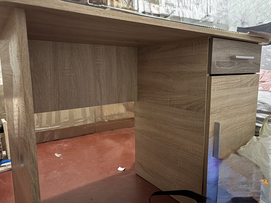 Стіл письмовий з тумбою