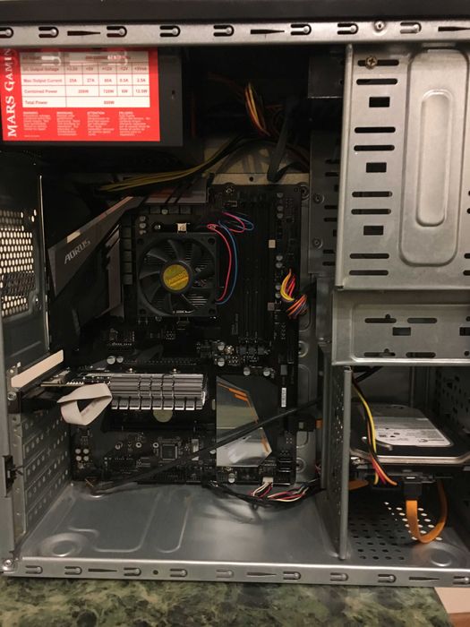 Komputer Ryzen 5 1600 , b450 Aorus elitę , 8 ram, ssdd