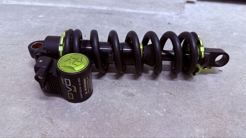 Amortecedor DVO Jade X 2022 – Com Mola 550 lbs