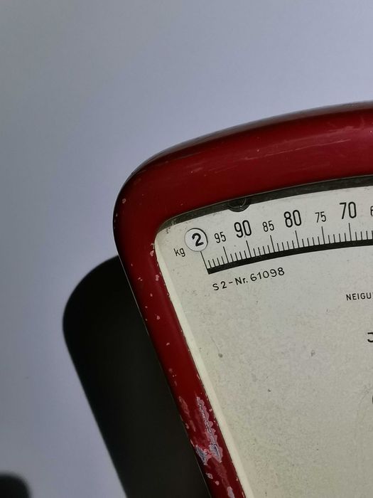 Waga sklepowa uchylna