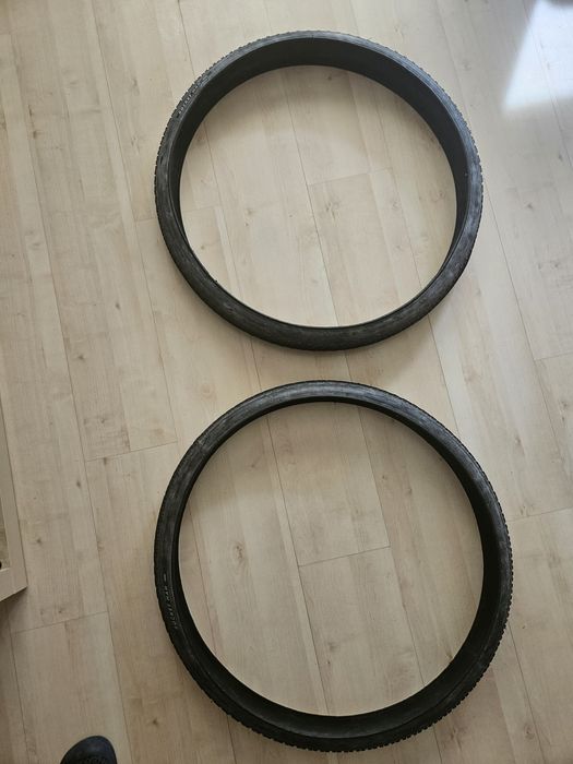 Dwie prawie nowe opony. Vee Tire Rocket Man 700 44 gravel 28x1.70.
