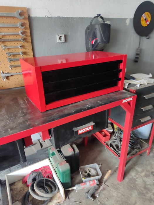 Armario com gavetas de ferro