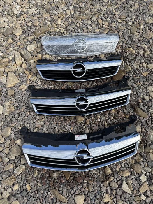 Решітка радіатора Opel (Astra H) (Zafira B) рестайл