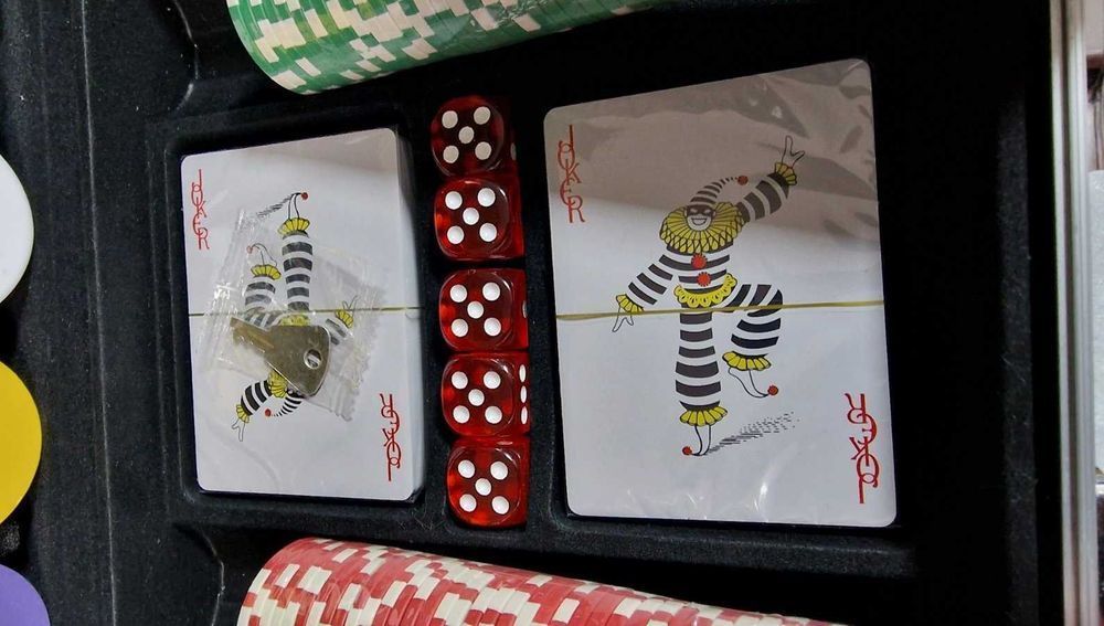 Покер набір в кейсі дві колоди 500фішок Виробник Польша Покерный набор