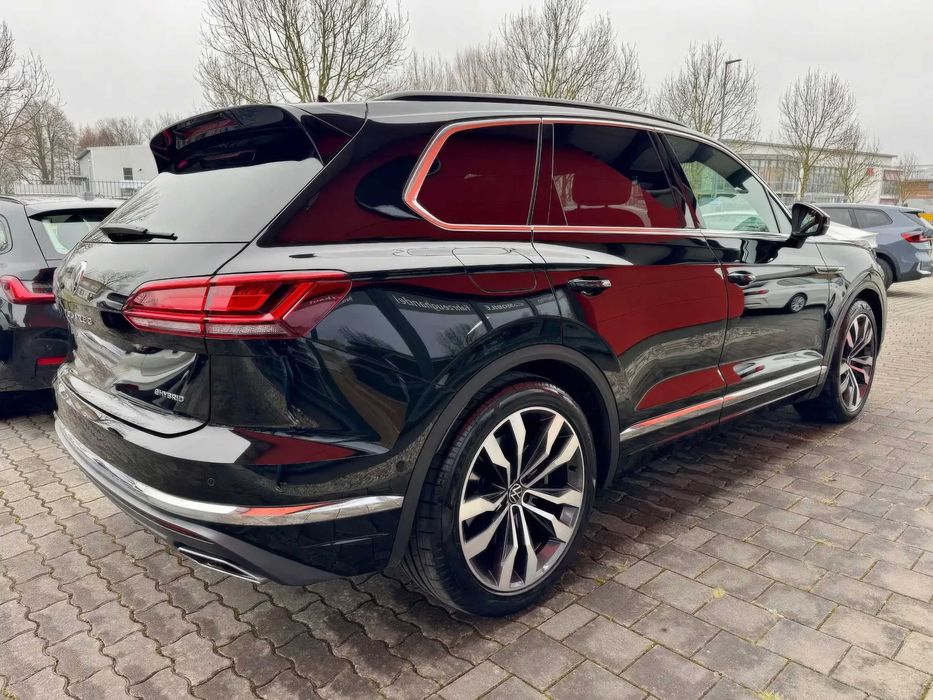 Volkswagen Touareg      2022
