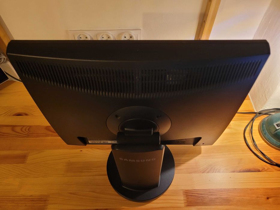 Monitor Samsung SyncMaster 943B 19" Pivot