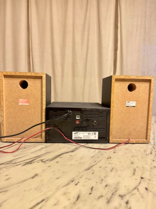 Wieża Samsung MM-J320 – stereo, USB, Bluetooth