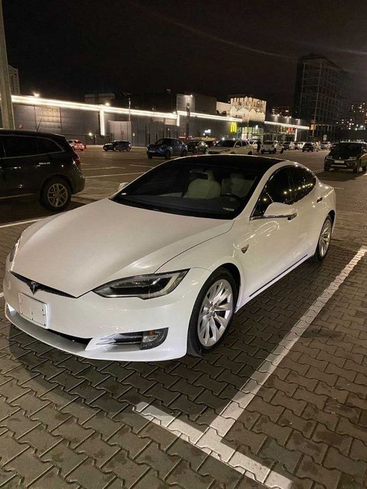 Оренда Tesla S під таксі Premium Uber Black