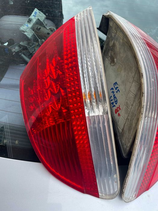 Bmw 7 e65 przed LIFT lampa lewy prawy tył w błotnik biały kierunek