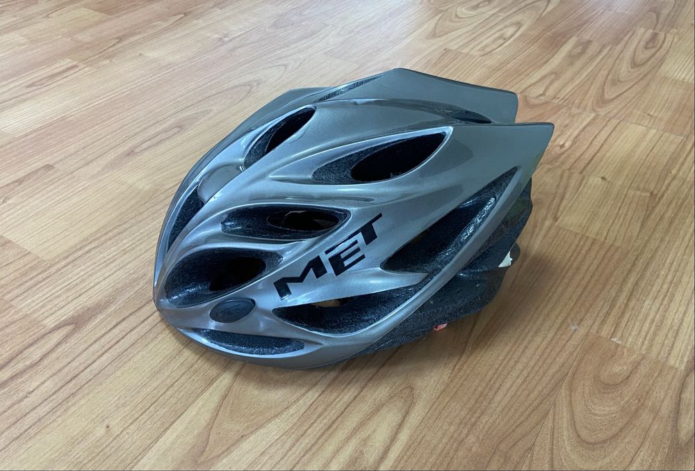 Шолом велосипедний Met ippogrifo 59-61 см.