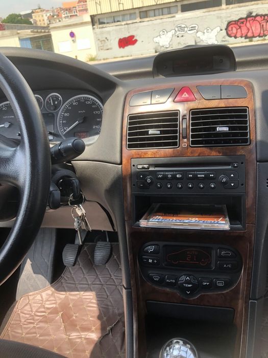 Peugot 307  1.4 - Gasolina 2004