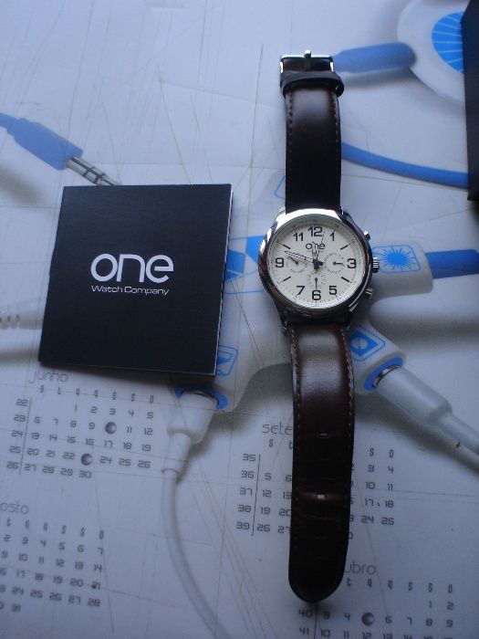 Relógio marca One novo em caixa