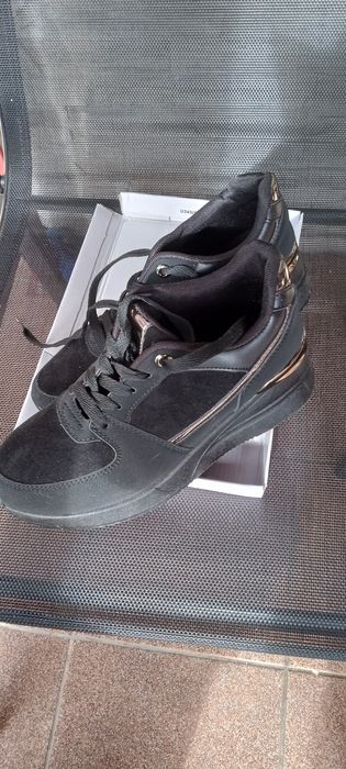 Buty damskie na koturnie