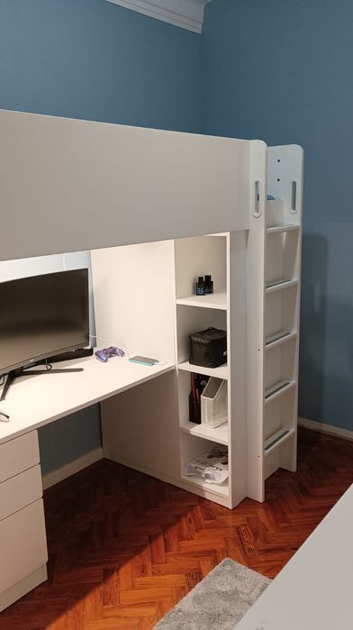 Cama alta com secretária IKEA