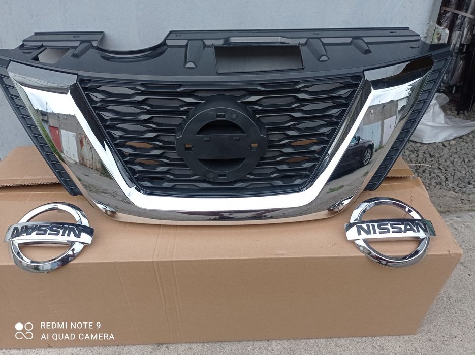 Nissan Rogue Ниссан рог решотка эмблема