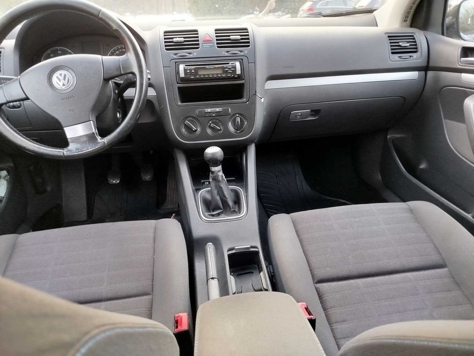 VW Golf 1.6 MPI 102 km.5-drzwiowy, sprowadzony