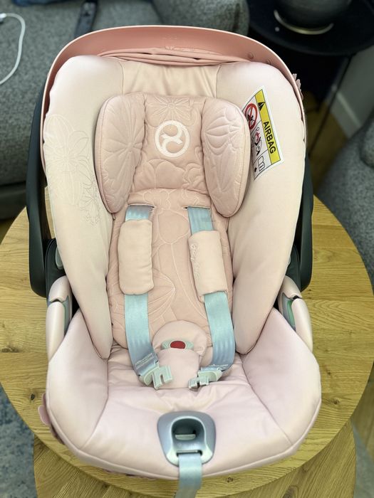 Продам автокрісло Cybex Simply Flowers