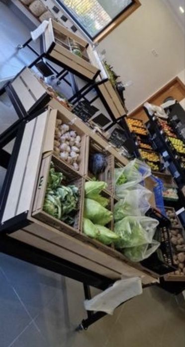 Vendo estantes para frutaria, ideais para exposição de fruta e legumes