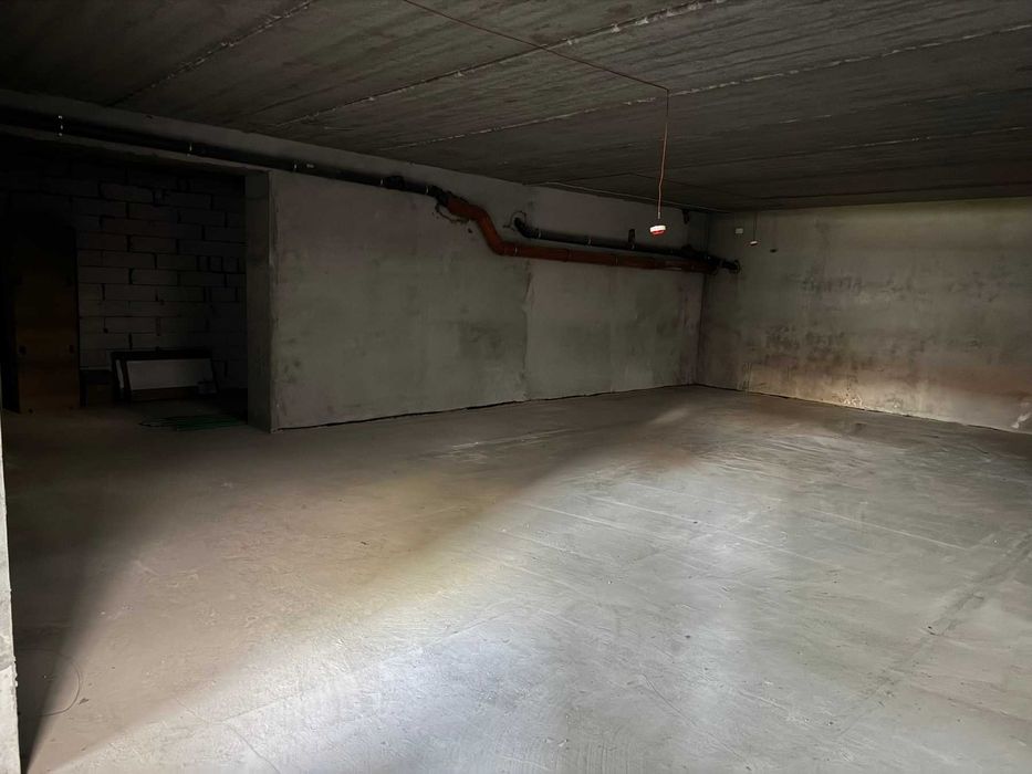 Приміщення в Центрі цокольний поверх.