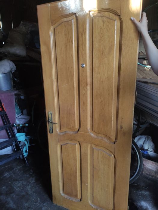 Двері дерев'яні вхідні