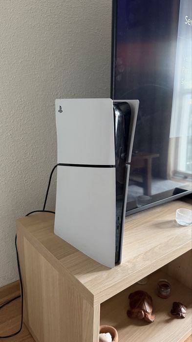 PS5 Digital 1TB - Como nova