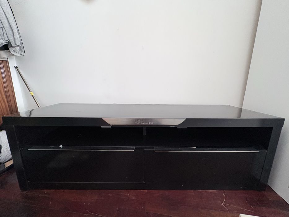Estante de TV em bom estado