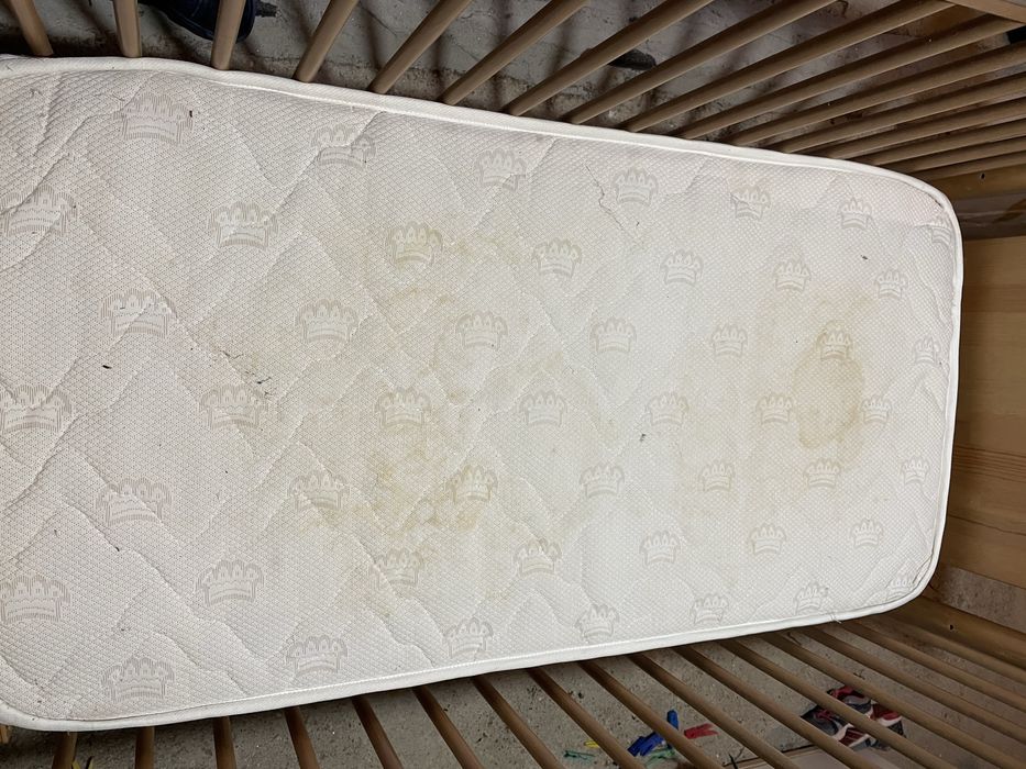 Cama de bebe em bom estado mas usada