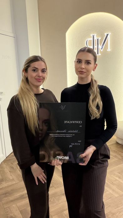 Modelka brwi permanentne