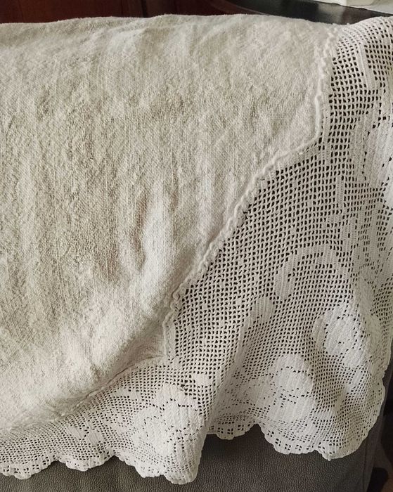 Cortina em linho com crochet