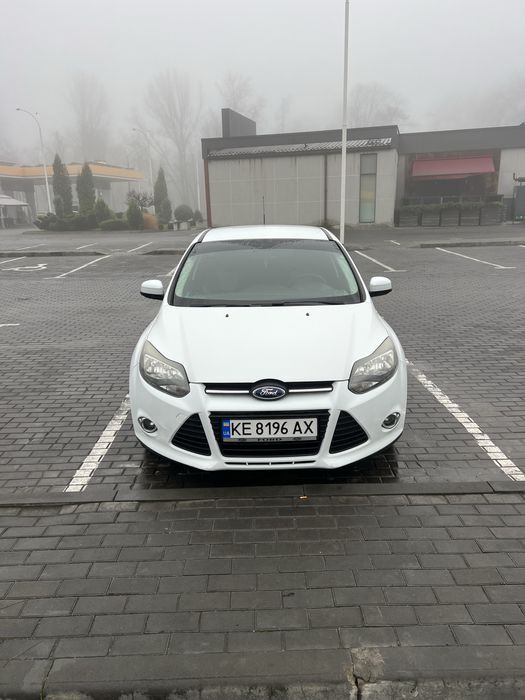 Ford Focus 3 хэтчбек 2012 1.6 газ/бензин