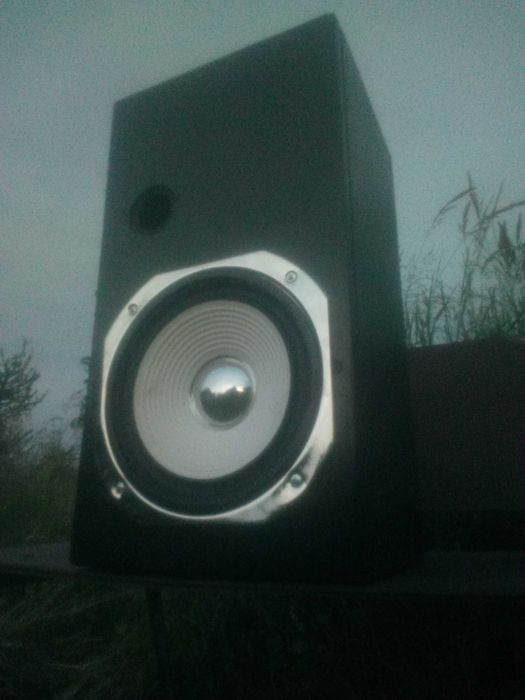 25 см. Для роботи достатньо лиш самої магнітоли. Легкий. Яскравий!