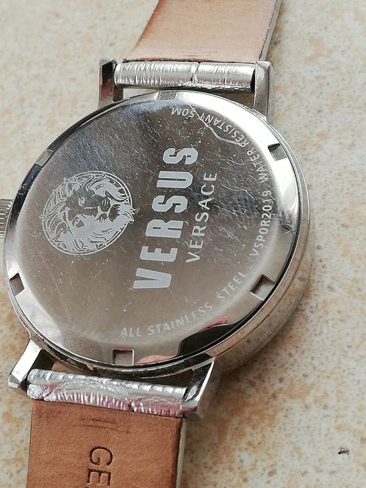 Женские часы Versus Versace.