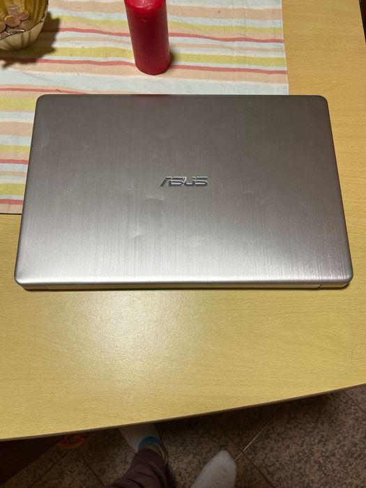Computador Ásus cinzento