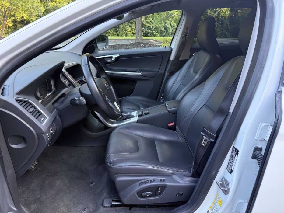 Volvo XC60      2016