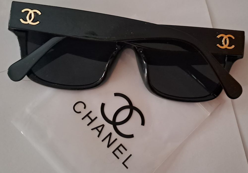 Nietuzinkowe, czarne okulary cc złote detale Cudo lv ysl