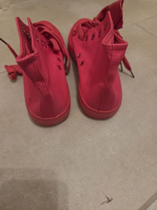 Trampki czerwone nowe