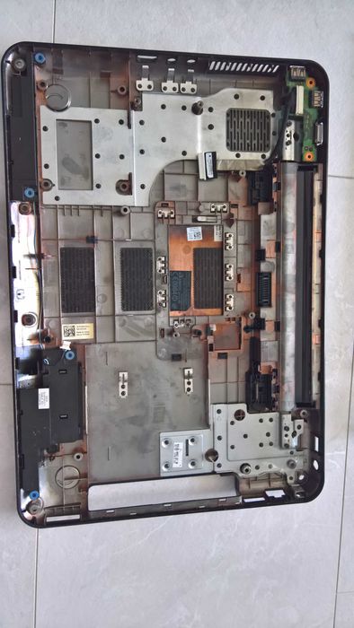 Laptop DELL Inspiron M5010
