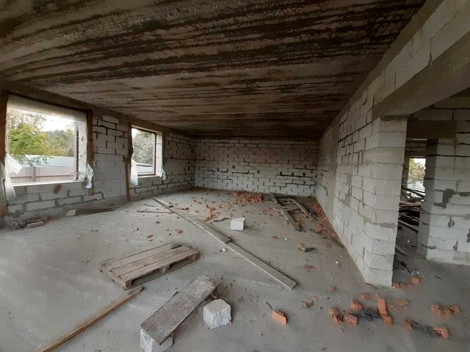 Продам комерційне приміщення. Калинівка, фасад траси Київ-Чернігів.