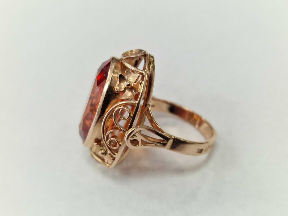 Złoty pierścionek/ 585/ 11.47 gram/ R16/ Topaz złocisty/ 1963-86