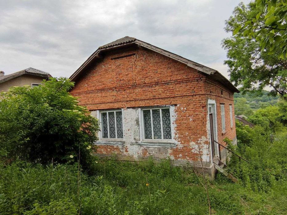 Продається цегляний будинок, у Галицькому районі, село Нові Скоморохи.