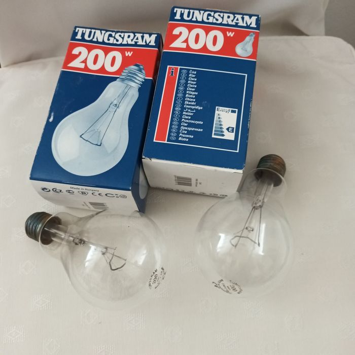 DWIE żarówki 200 W tradycyjna E 27