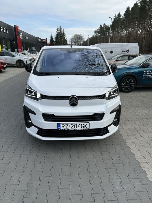 Wynajem nowego 9-osobowego Citroëna Spacetourer z 2024