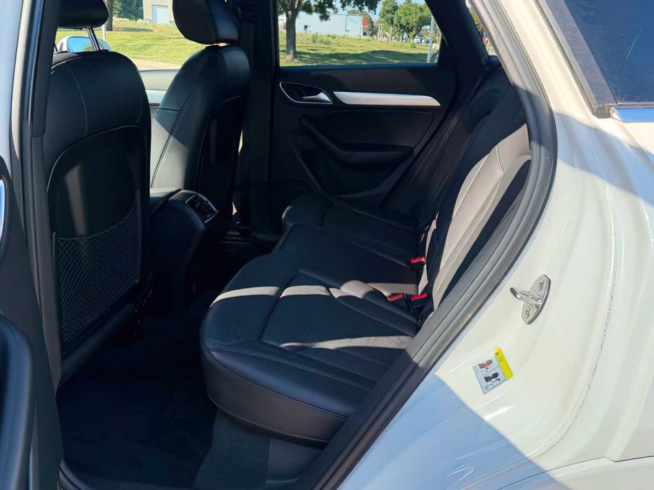 Audi Q3      2015