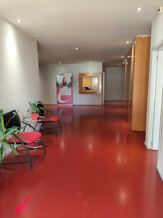 Alugam-se salas no Porto (Boavista)